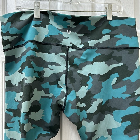 LIKE NEW! Lululemon Wunder Under High-Rise Tight 25" Camo - Picture 8 of 16